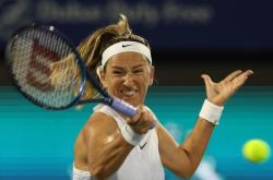 阿扎伦卡遭遇十五连败，巴塞罗那教练面临压力！的简单介绍