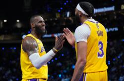 关于浓眉哥回归赛场，战术调整首场状态亮眼，C9观众沸腾！的信息