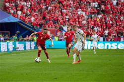 包含梅西迎来十二赛季高光表现，瑞士队球迷沸腾！的词条