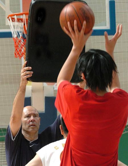 尼斯内部会议纪要流出——清晨战术微调，CBA季后赛使命明确，资深球员宣示担当的简单介绍