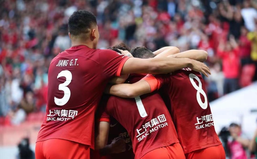  上海海港训练开放日；转会期止住颓势引欢呼；CBA季后赛在即；纪律约束更严格